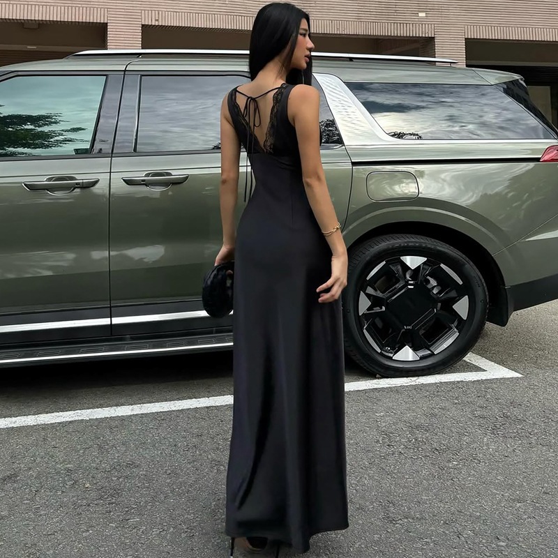 Halter winter slim European style V-neck lace dress