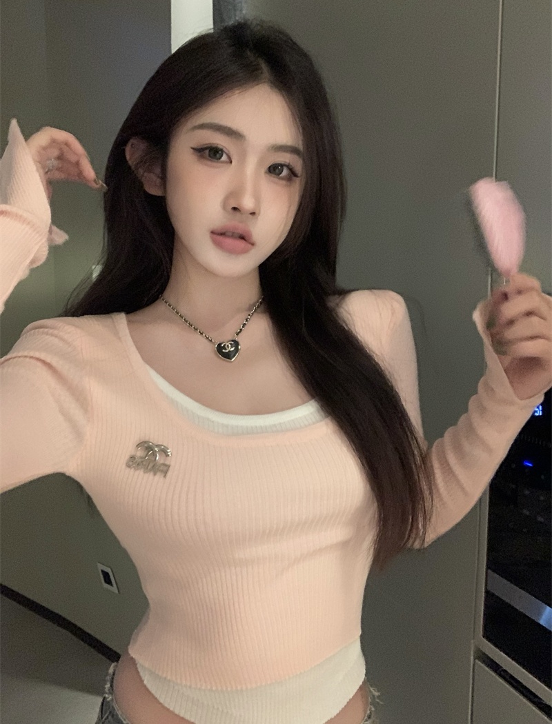 Pseudo-two U-neck niche slim autumn enticement tops