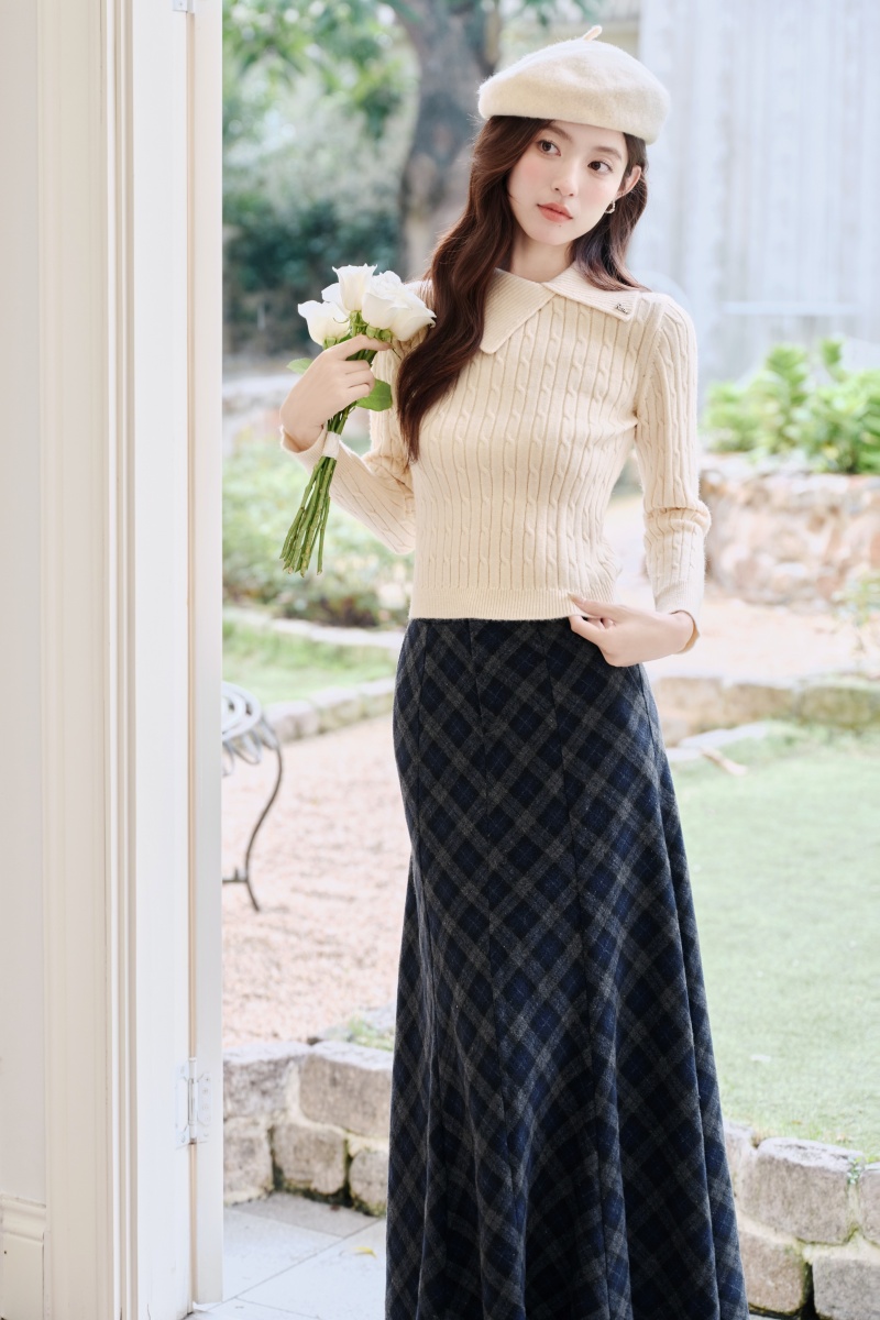Plaid white skirt sueding twill sweater a set