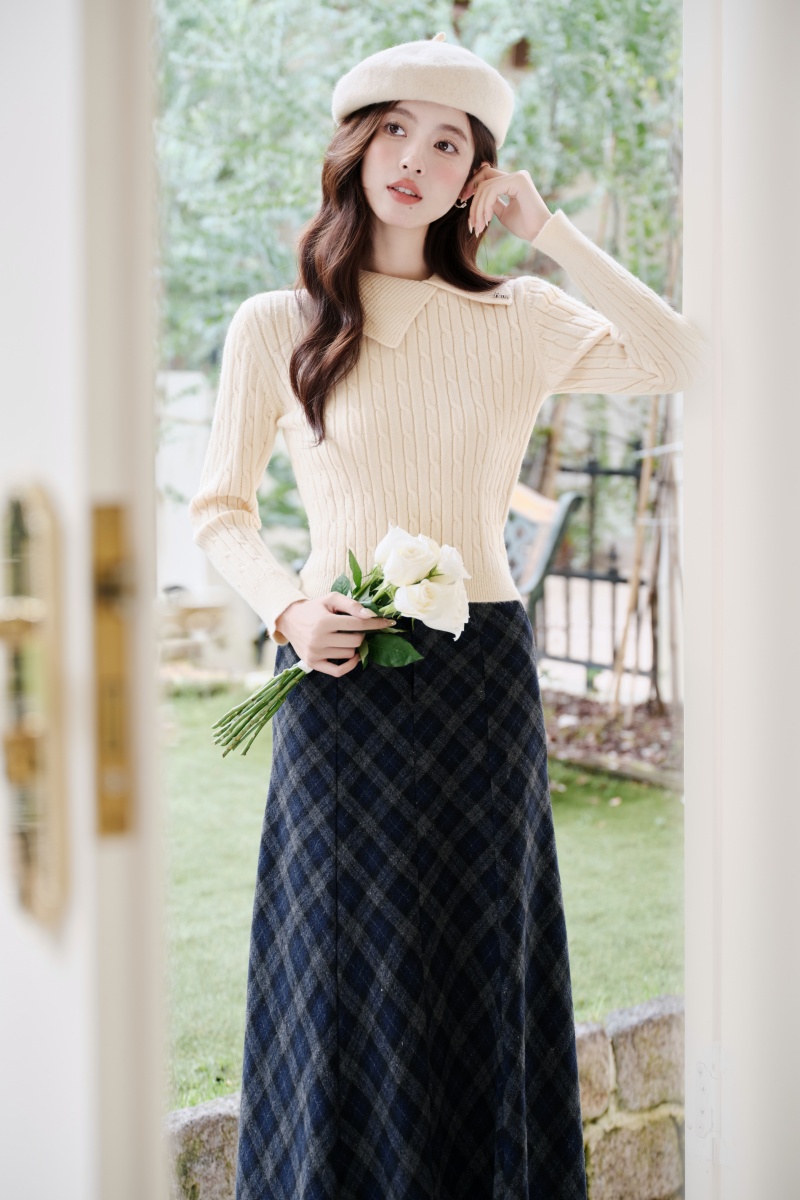 Plaid white skirt sueding twill sweater a set