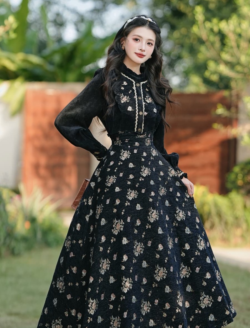 Rose jacquard short skirt retro black shirt a set