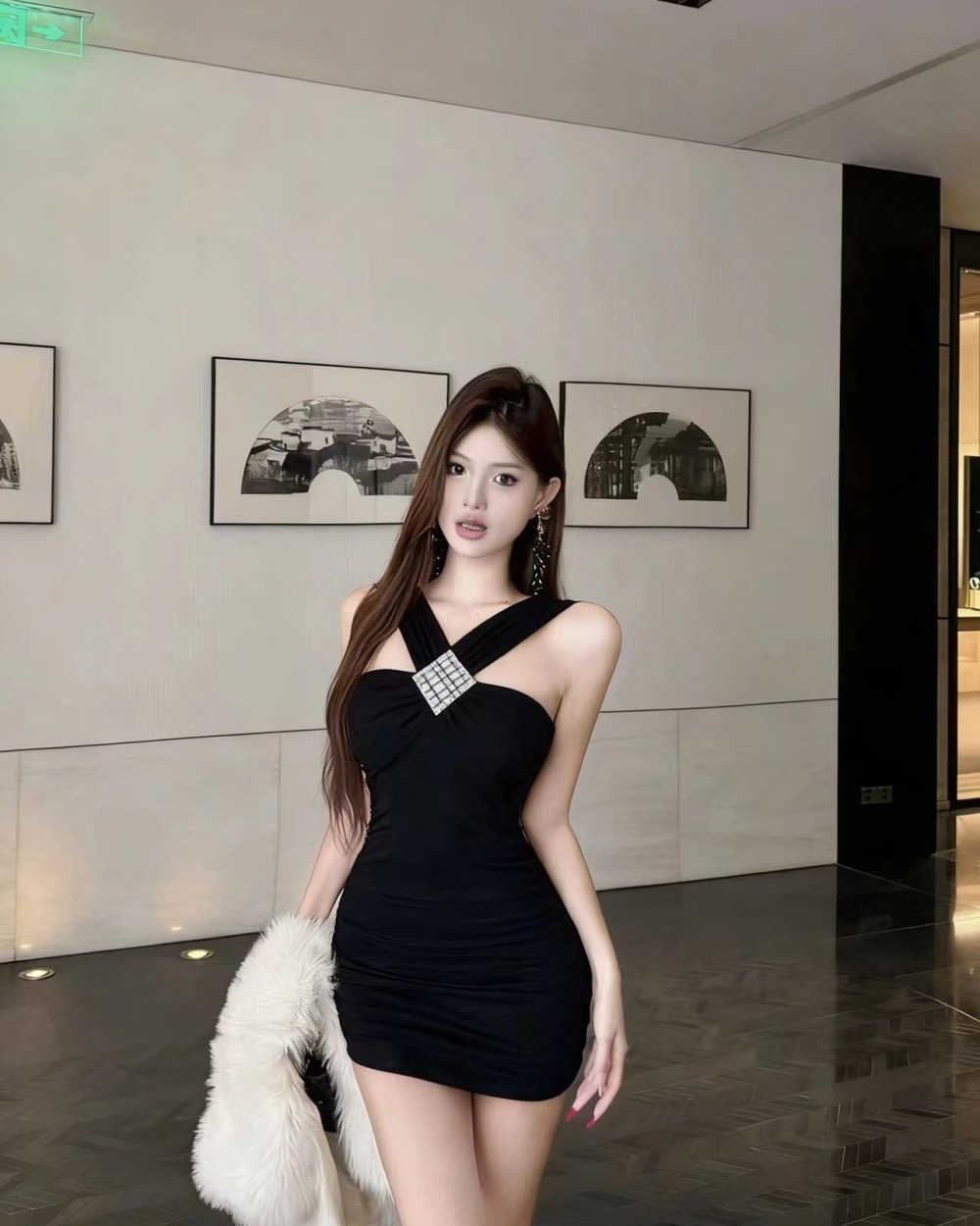 Low-cut package hip bottoming short strapless dress