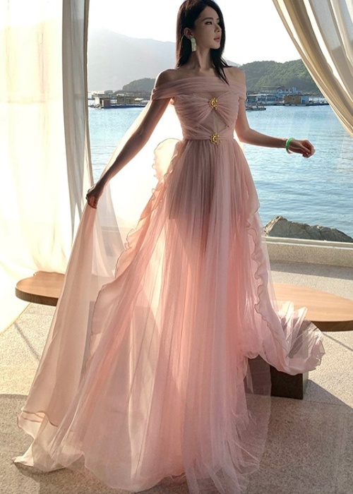 Pinched waist enticement dress flat shoulder long dress