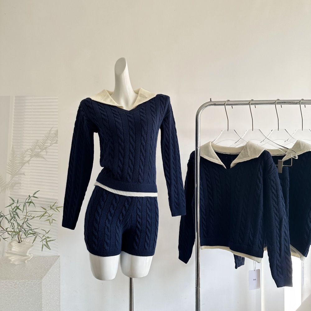 Navy-blue mixed colors tops knitted shorts a set