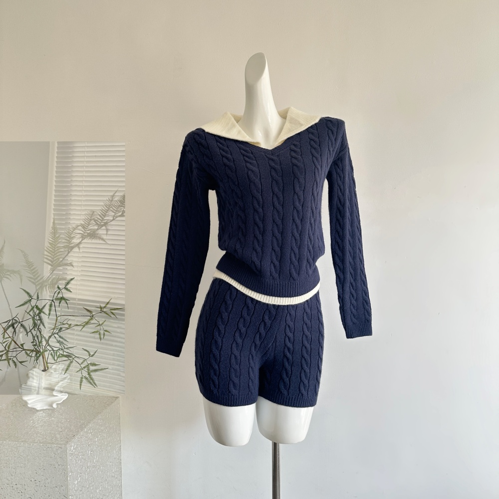 Navy-blue mixed colors tops knitted shorts a set