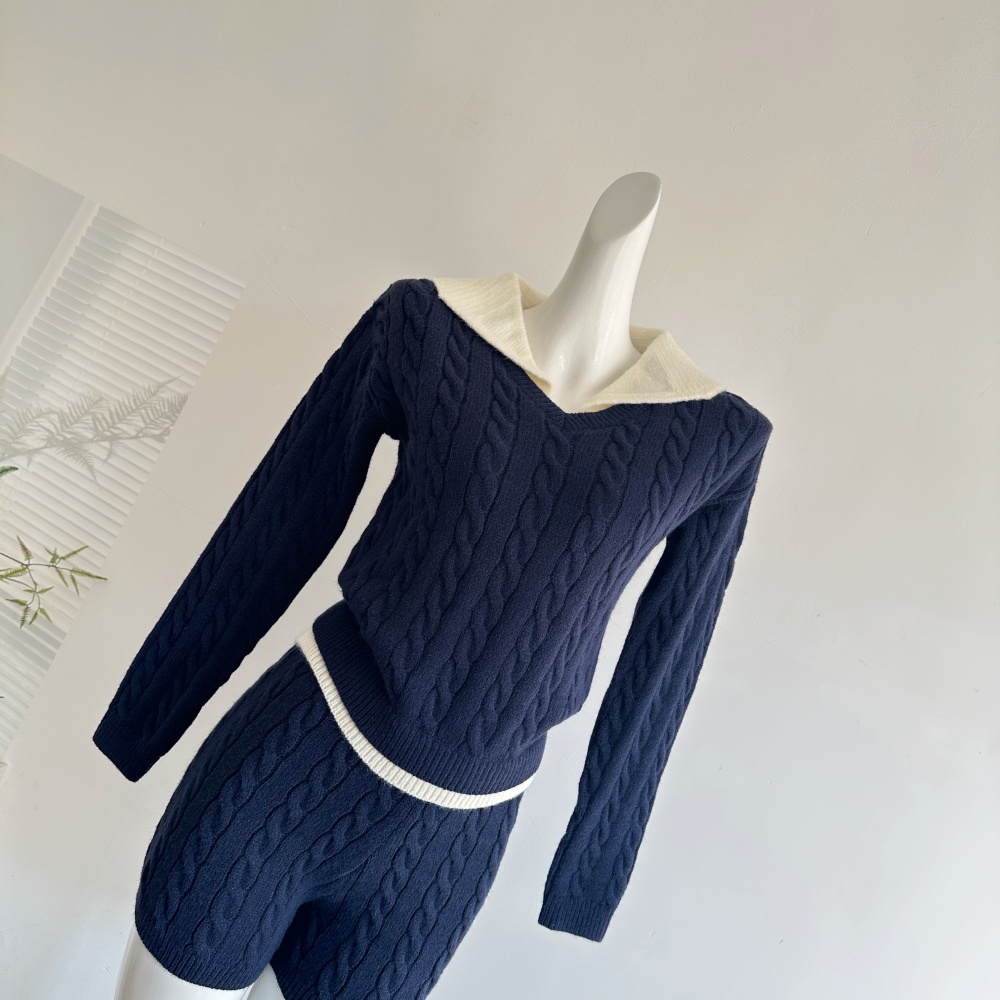 Navy-blue mixed colors tops knitted shorts a set