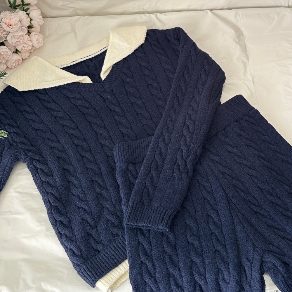 Navy-blue mixed colors tops knitted shorts a set