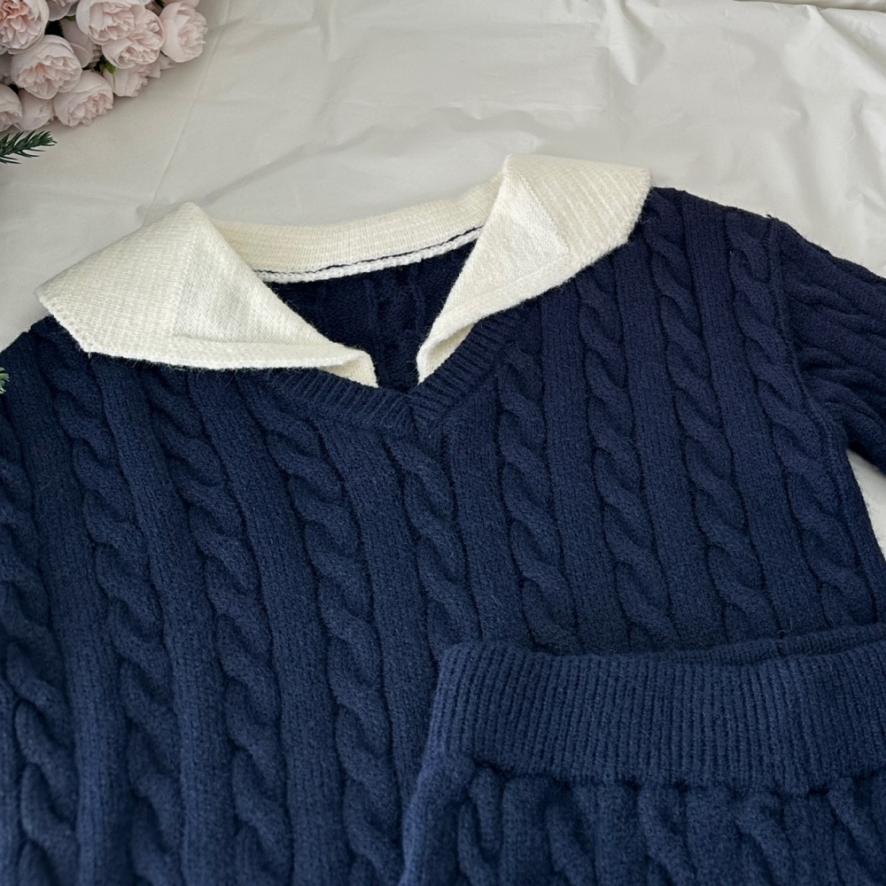 Navy-blue mixed colors tops knitted shorts a set