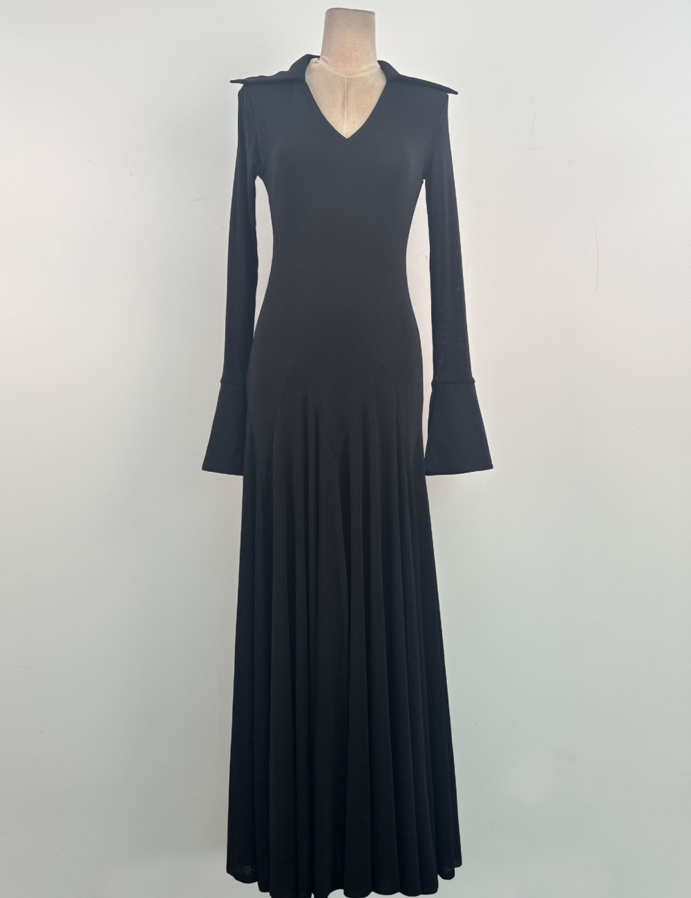 Temperament V-neck slim dress black big skirt long dress