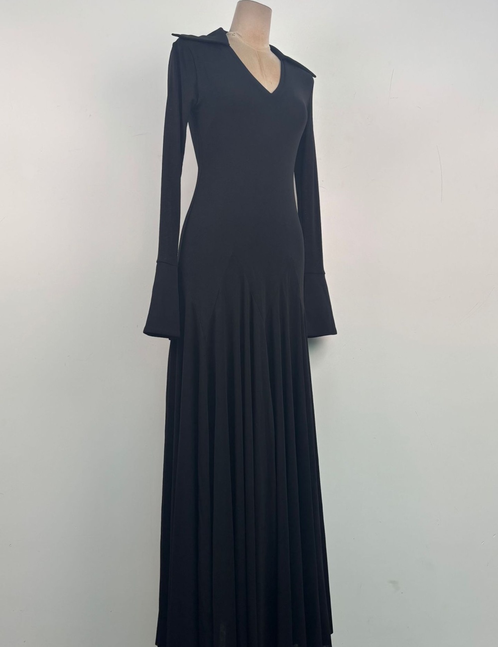 Temperament V-neck slim dress black big skirt long dress