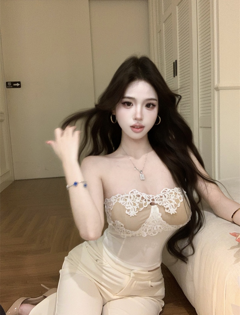 With chest pad wrapped chest tender lace sweet splice tops