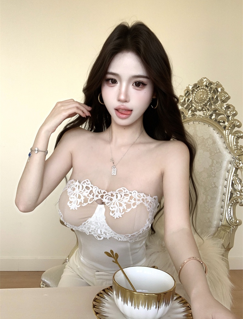 With chest pad wrapped chest tender lace sweet splice tops