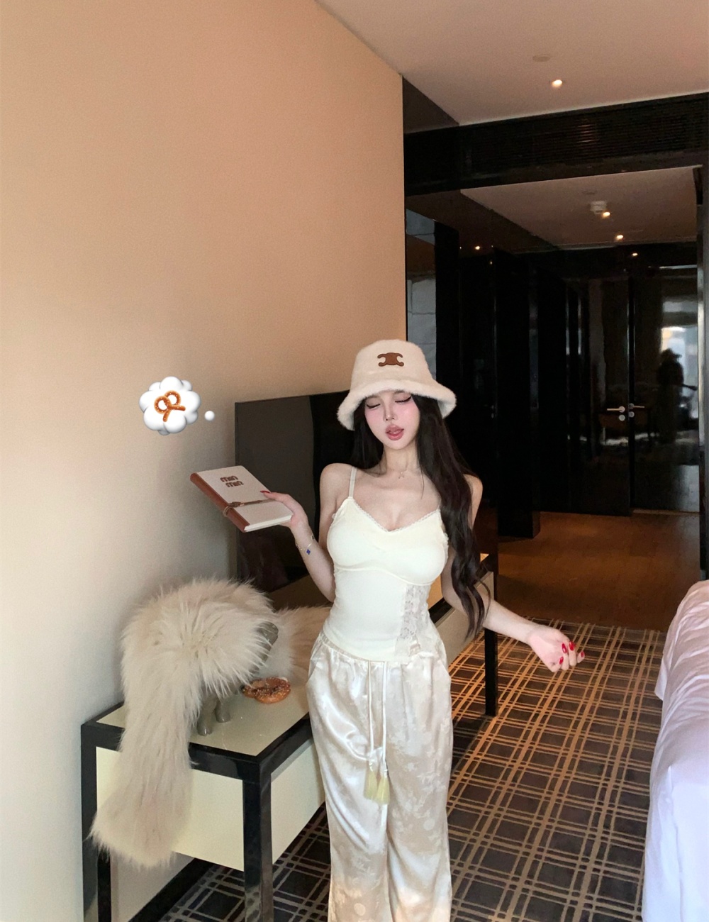 Sling spring with chest pad tops split lace vest for women