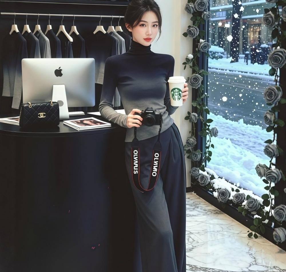 Autumn and winter sweater wears outside bottoming shirt