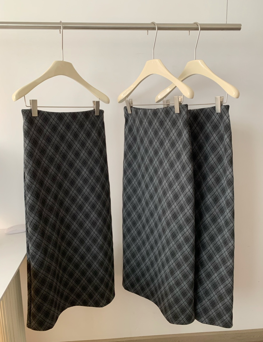 Light plaid winter temperament skirt for women