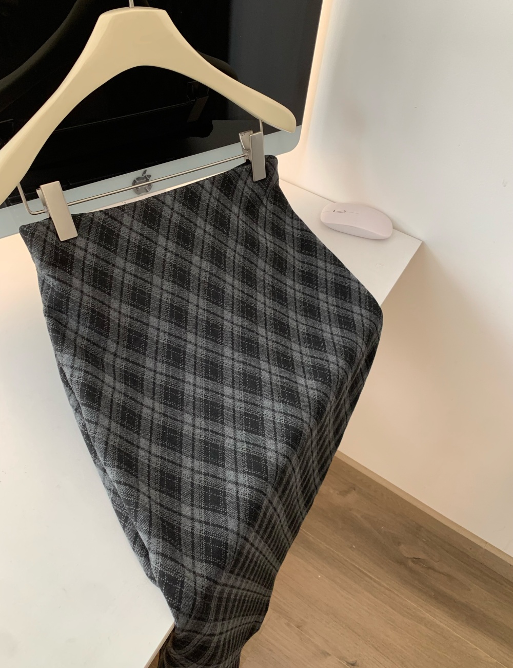 Light plaid winter temperament skirt for women