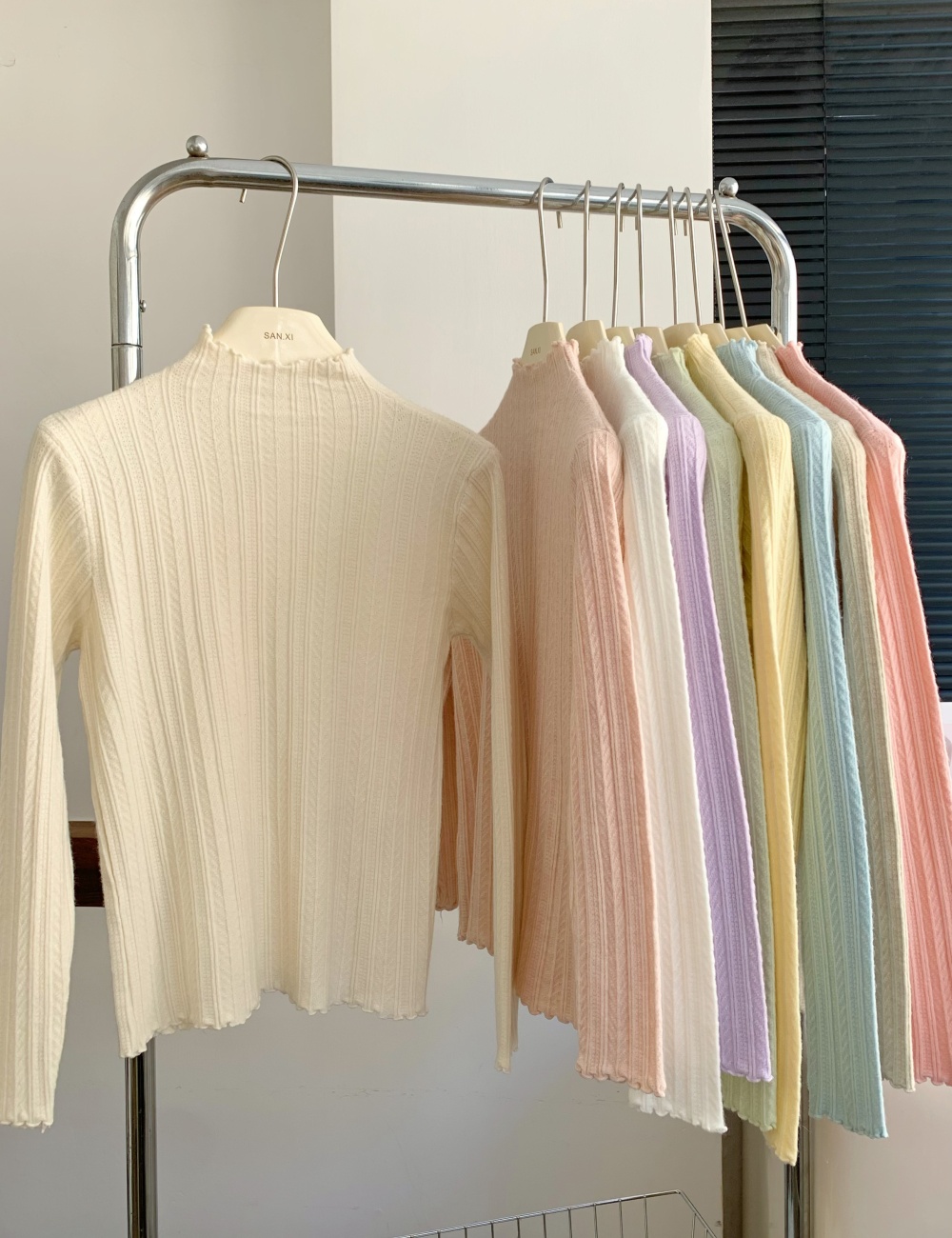 Wood ear bottoming shirt white sweater