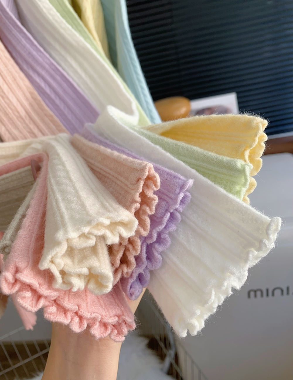 Wood ear bottoming shirt white sweater