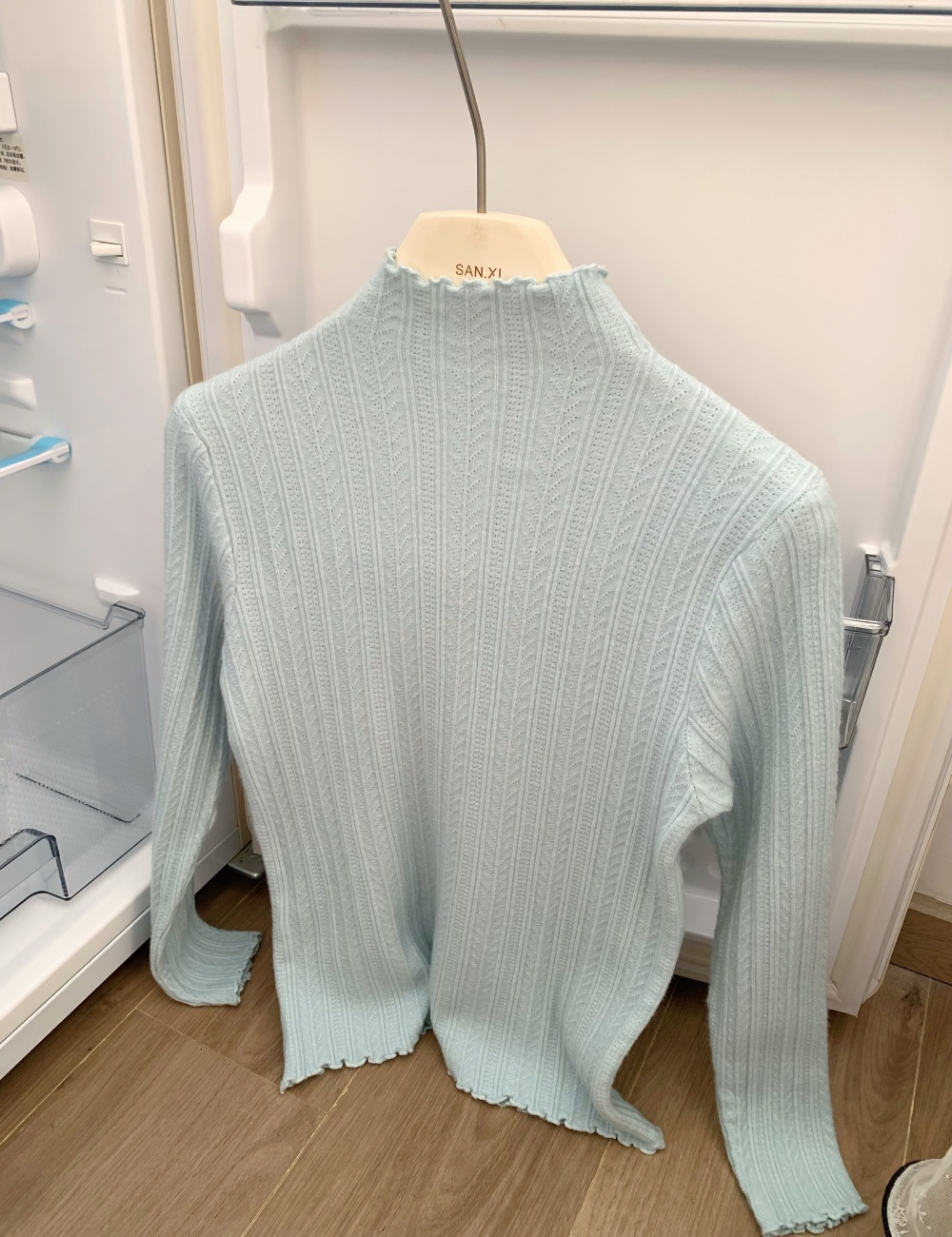 Wood ear bottoming shirt white sweater