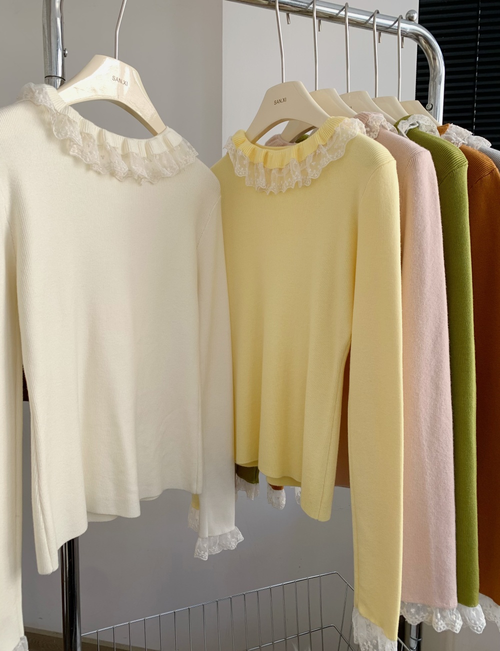 Slim inside the ride bottoming shirt lace tops for women