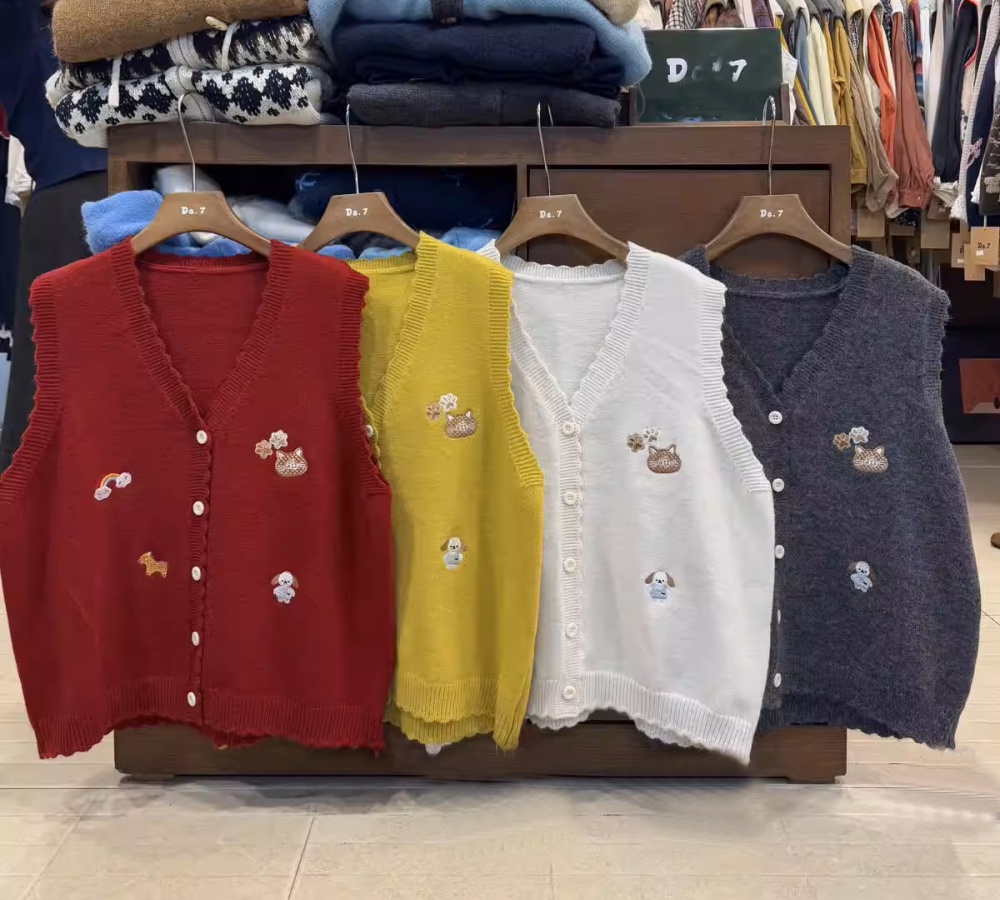 Lovely V-neck waistcoat knitted sweater for women