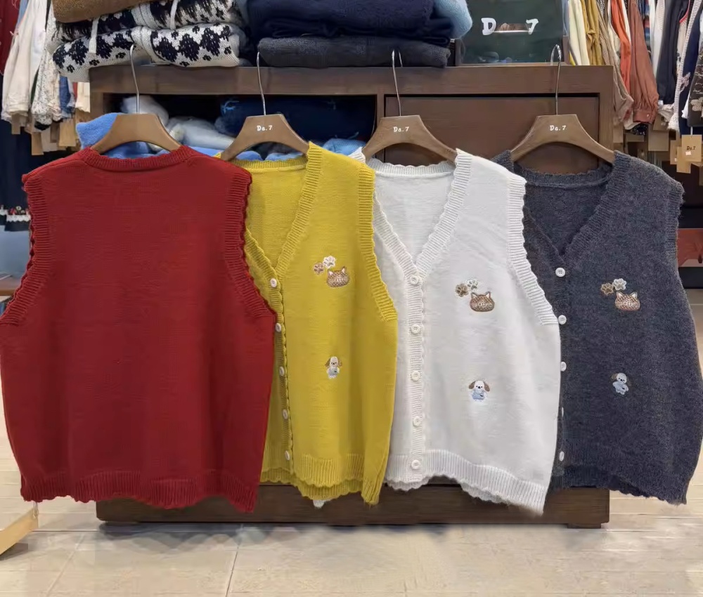 Lovely V-neck waistcoat knitted sweater for women