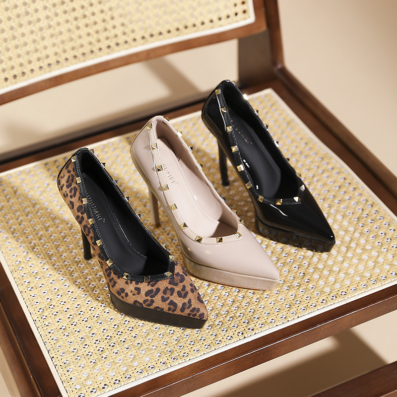 Low rivet platform temperament pointed shoes for women