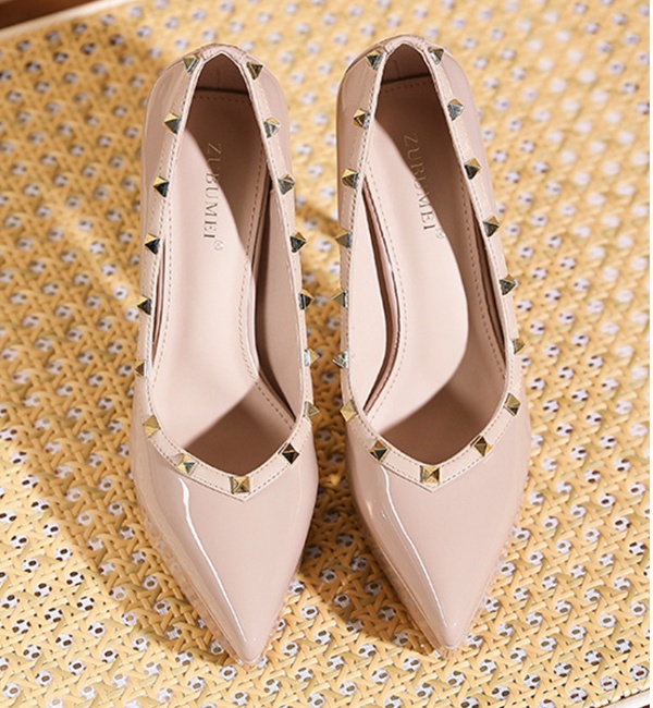 Low rivet platform temperament pointed shoes for women