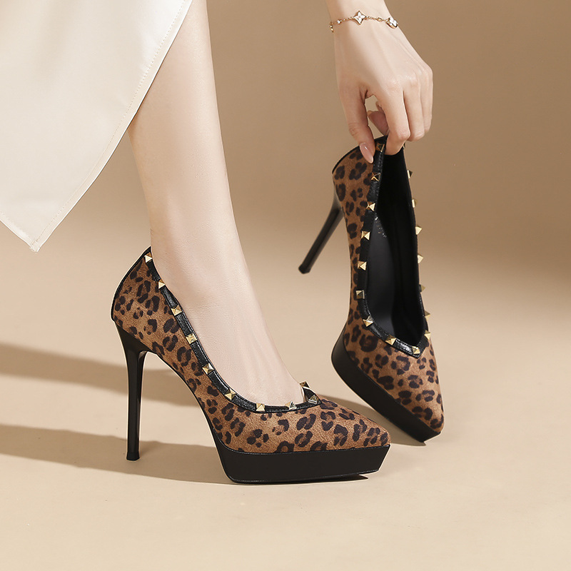 Low rivet platform temperament pointed shoes for women