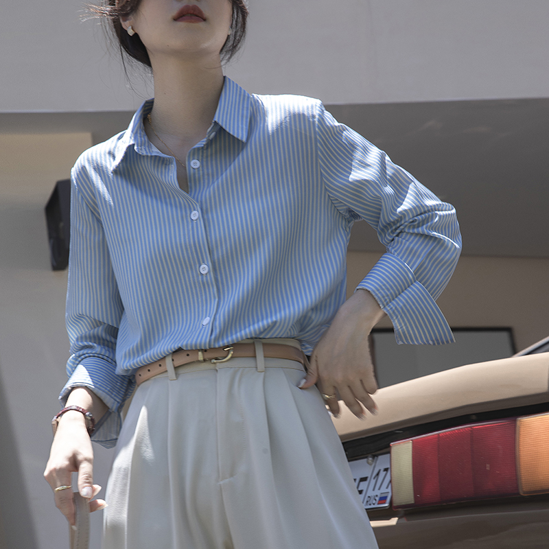 Spring and autumn stripe blue-white blue shirt for women