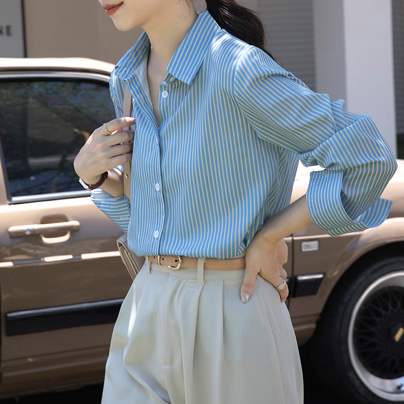 Spring and autumn stripe blue-white blue shirt for women