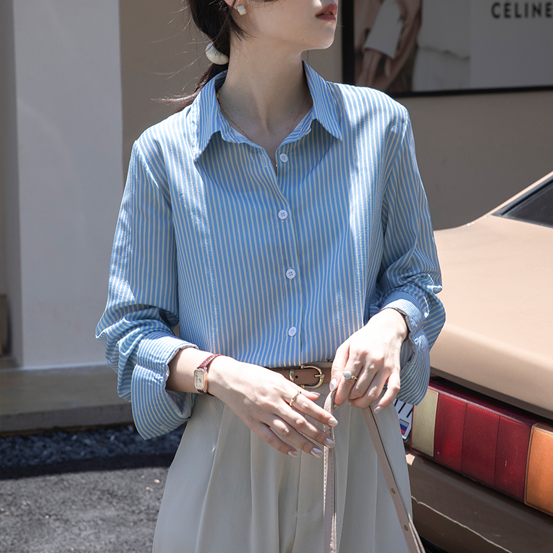 Spring and autumn stripe blue-white blue shirt for women