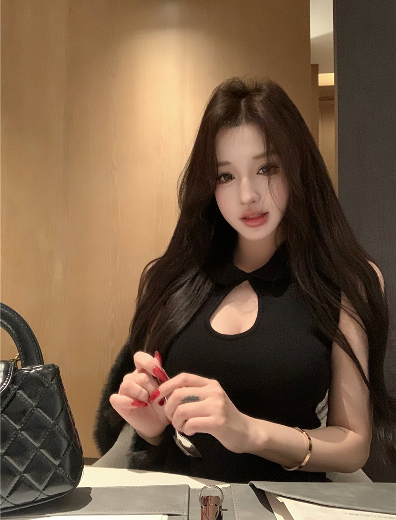 Black pinched waist halter short hollow dress for women