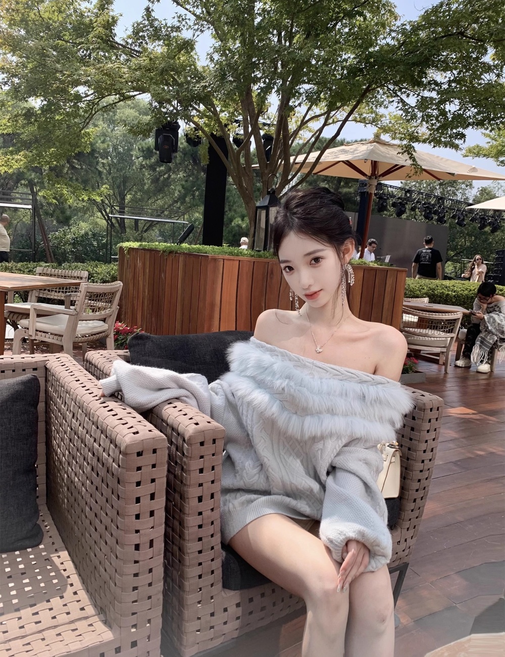 Flat shoulder lazy sweater thick blue tops for women