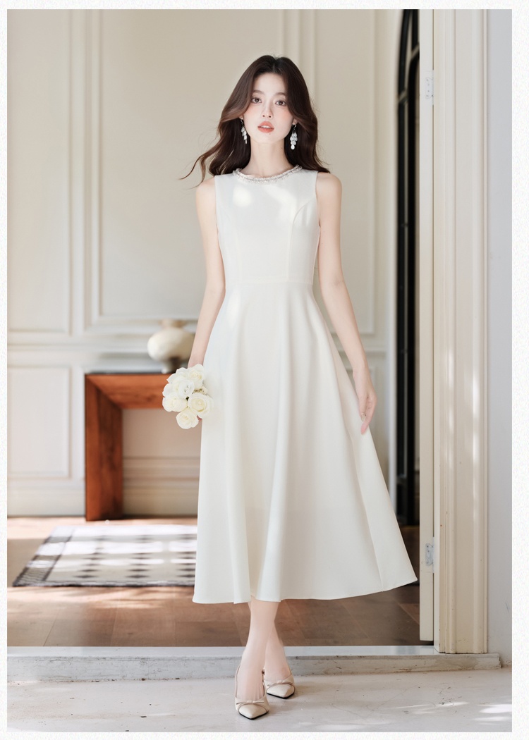 Sleeveless pinched waist dress