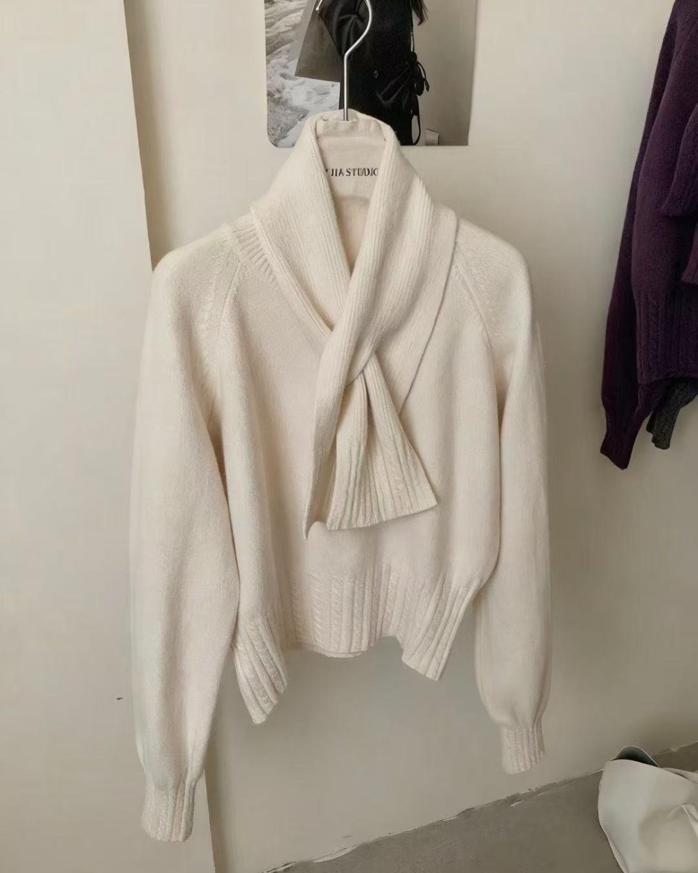 V-neck thermal sweater autumn and winter scarves