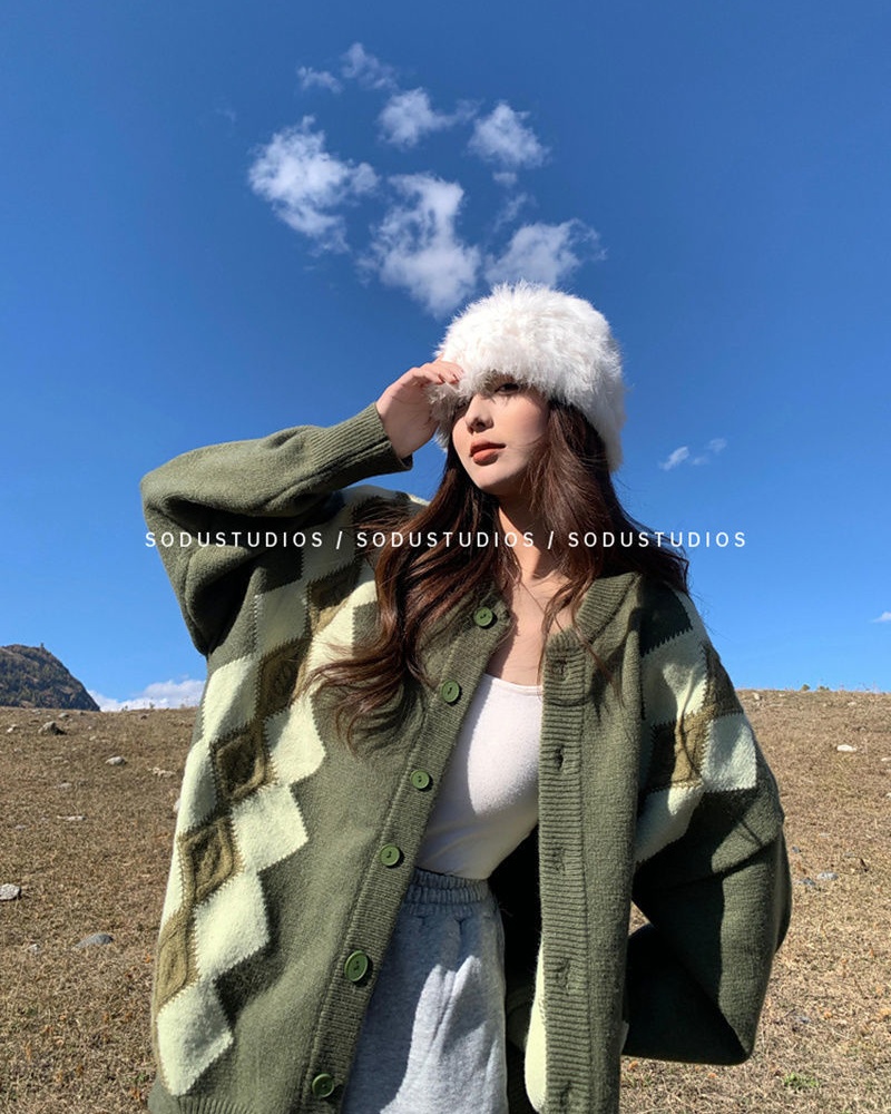 Lazy knitted twist retro beautiful bottoming cardigan