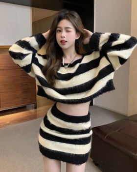 Knitted enticement skirt stripe sweater 2pcs set for women