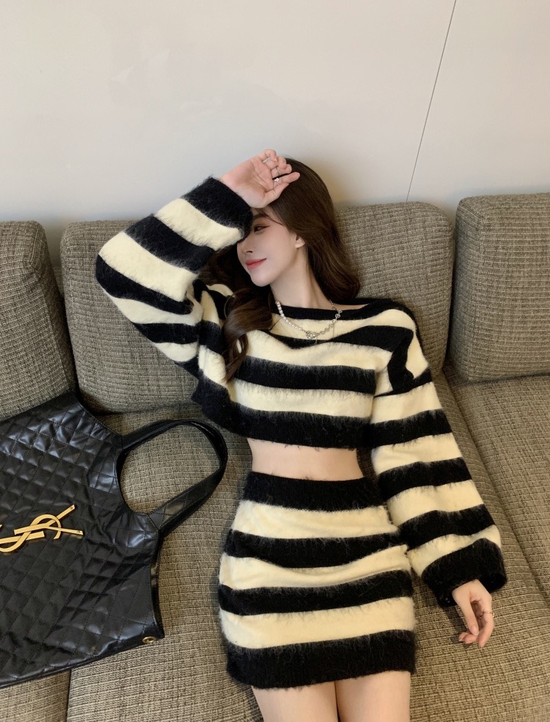 Knitted enticement skirt stripe sweater 2pcs set for women
