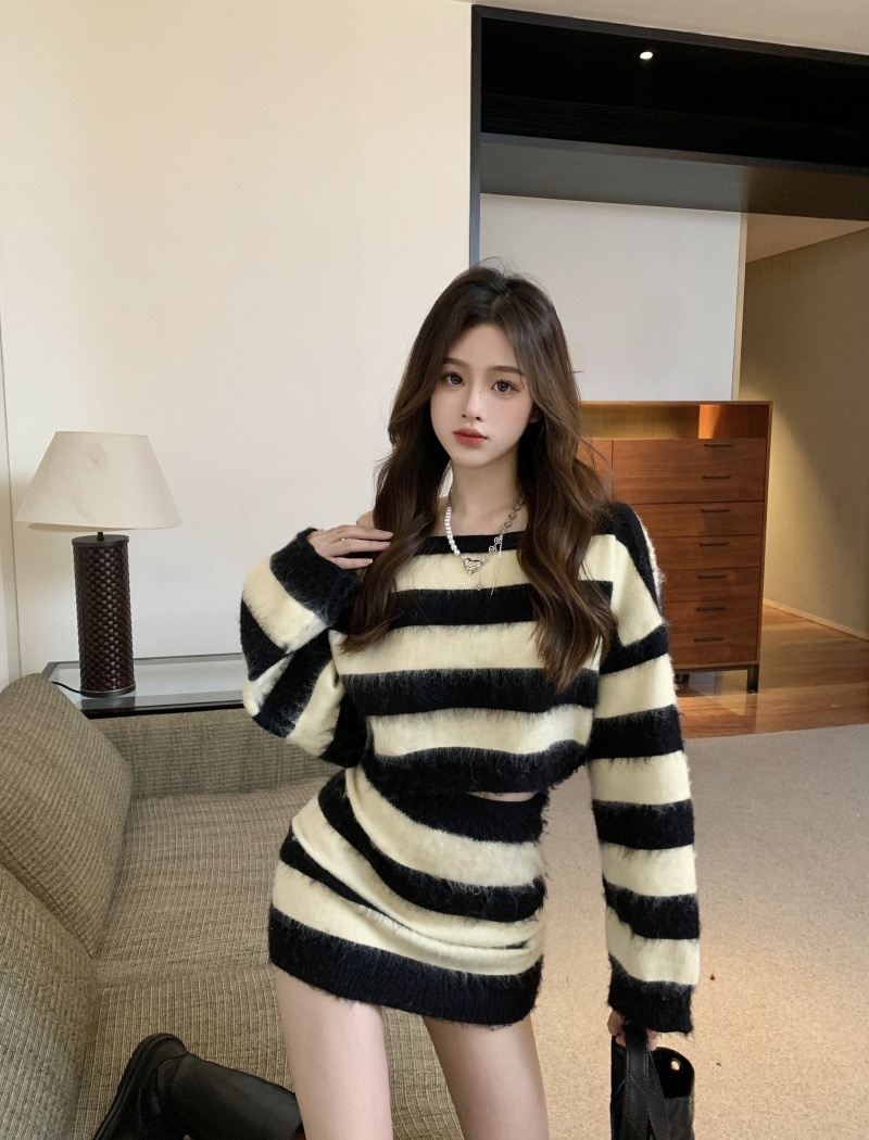 Knitted enticement skirt stripe sweater 2pcs set for women