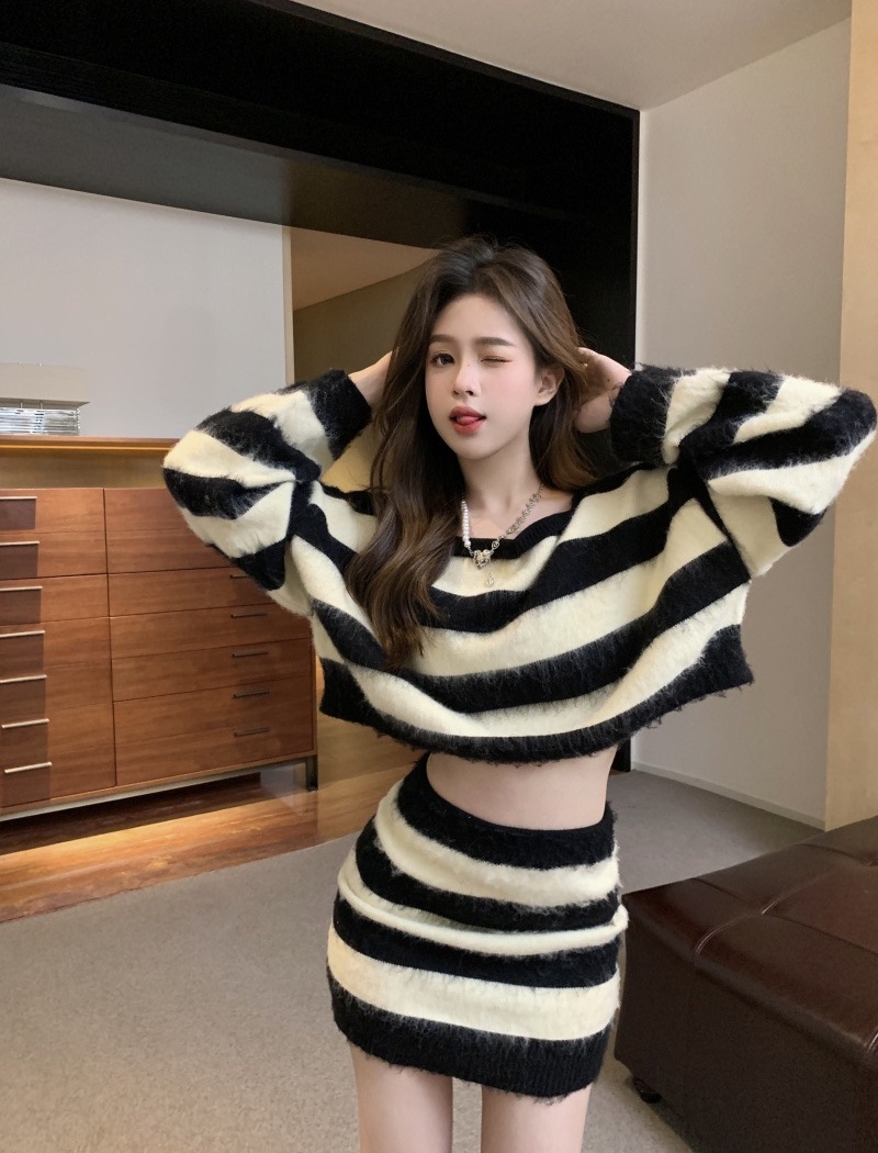 Knitted enticement skirt stripe sweater 2pcs set for women