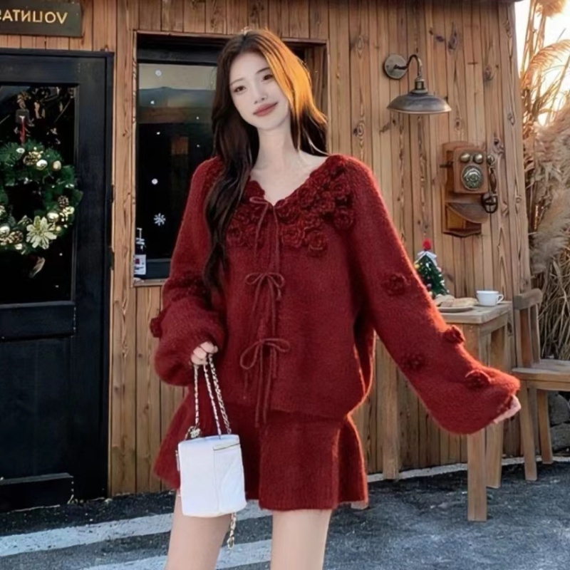 V-neck red temperament short skirt bow spring sweater a set