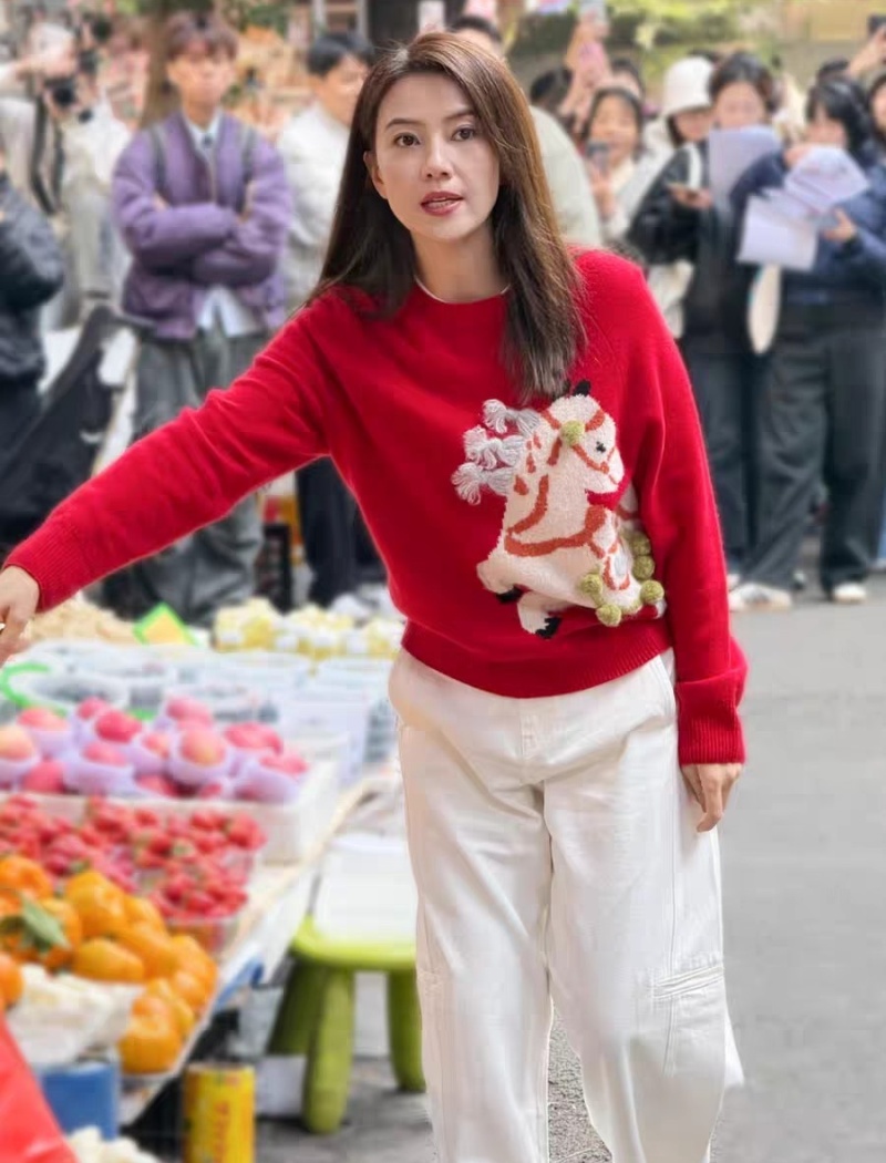 Round neck cartoon show young pony sweater for women