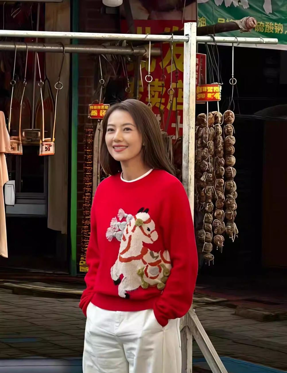 Round neck cartoon show young pony sweater for women