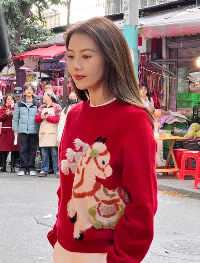 Round neck cartoon show young pony sweater for women