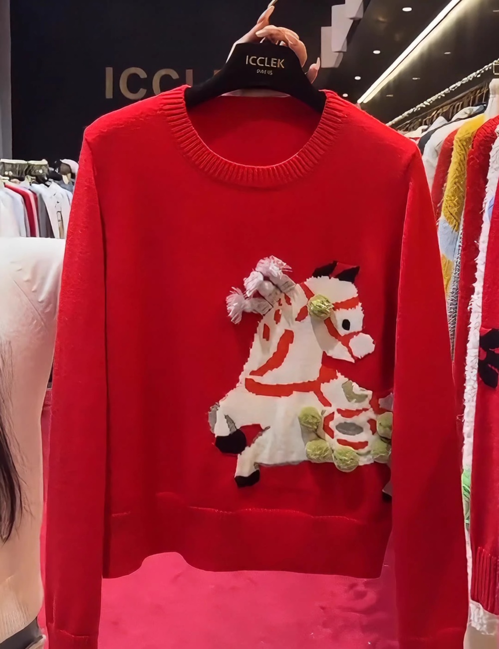 Jacquard stereoscopic knitted round neck sweater