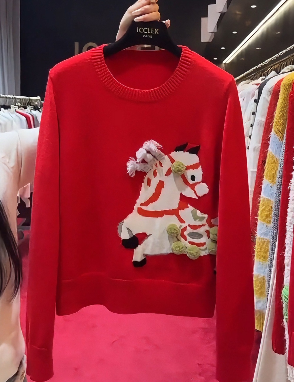 Jacquard stereoscopic knitted round neck sweater