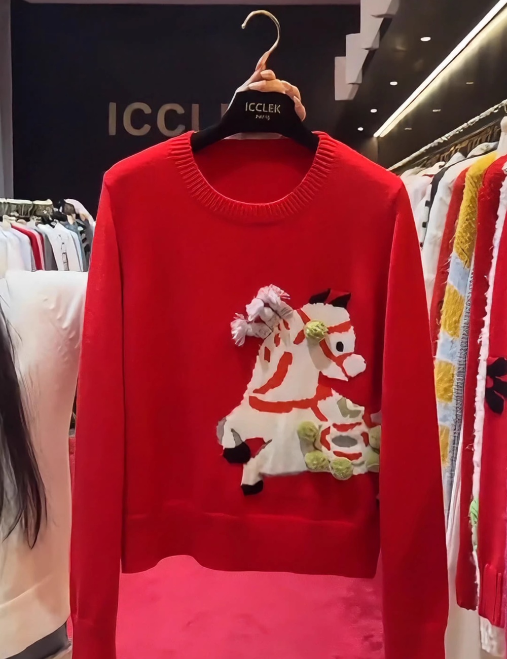 Jacquard stereoscopic knitted round neck sweater