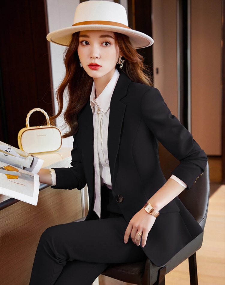 Red coat business suit a set for women