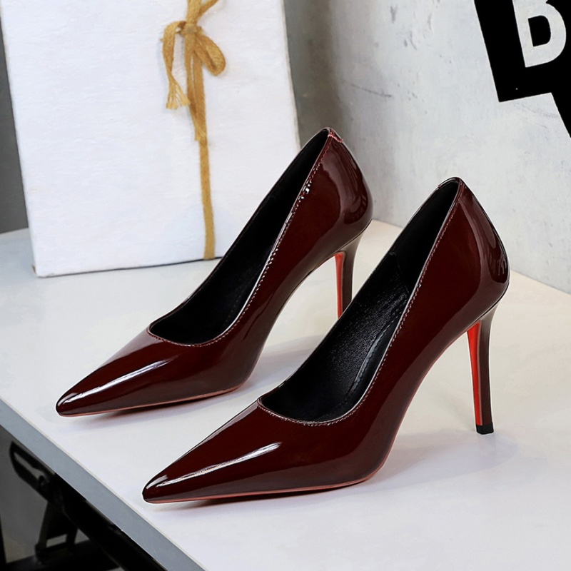 Low red high-heeled shoes sexy pointed shoes for women